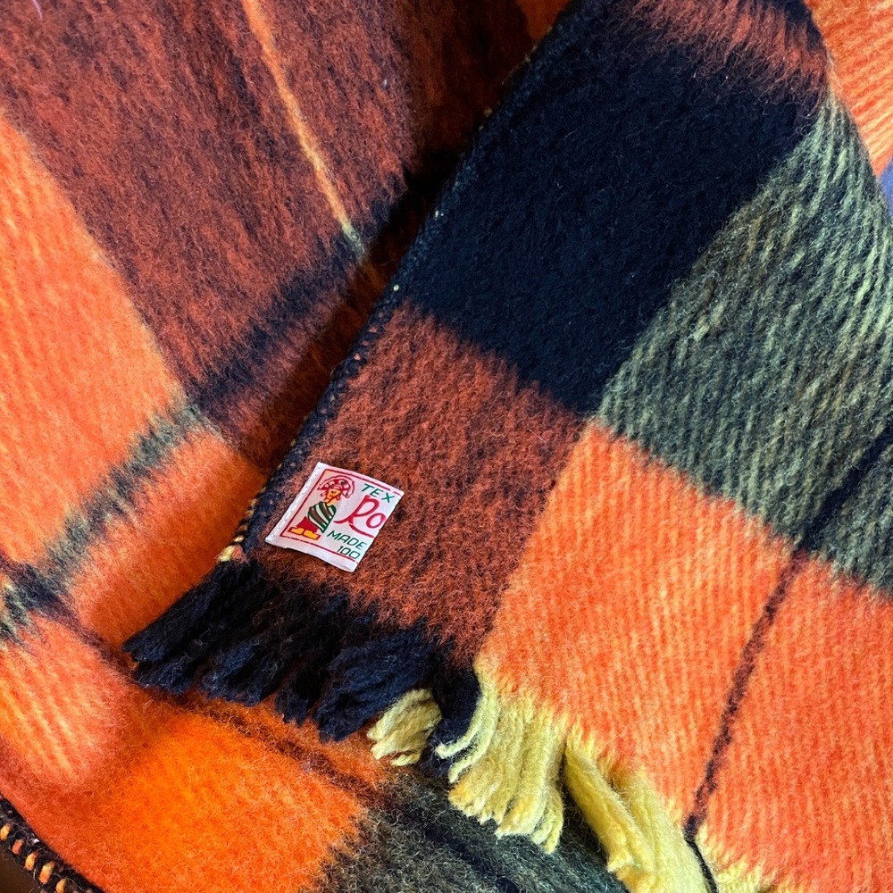 Vtg 100% Wool tartan plaid fringe blanket/poncho/throw very warm and thick
